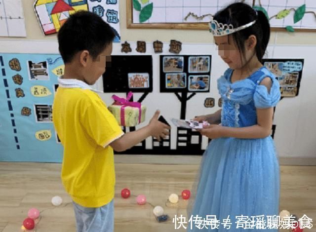 家长|幼儿园互换礼物,1000元玩具被换“破纸盒”,网友笑惨:让你炫富