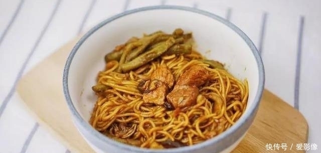 大厨|豆角焖面,是直接焖还是先煮面都不对30年大厨教你这样做