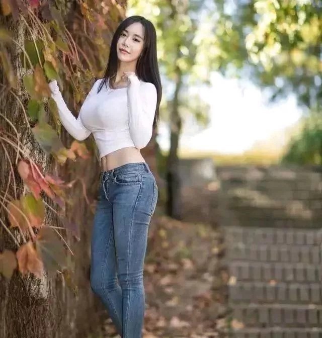 精致感|街拍:小姐姐身材完美,不管怎样穿搭都合适得体,精致感十足