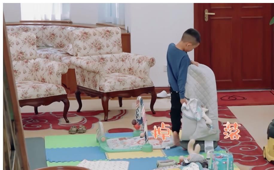 小孩子|7歲Jasper積極干家務(wù)活，誰留意外婆的做法？被應(yīng)采兒阻止了