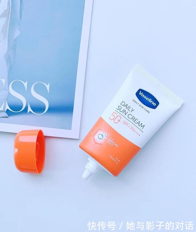 松口蘑 这几款被我拉进黑名单的防晒霜,不要乱买,小心成为“人间油物”!