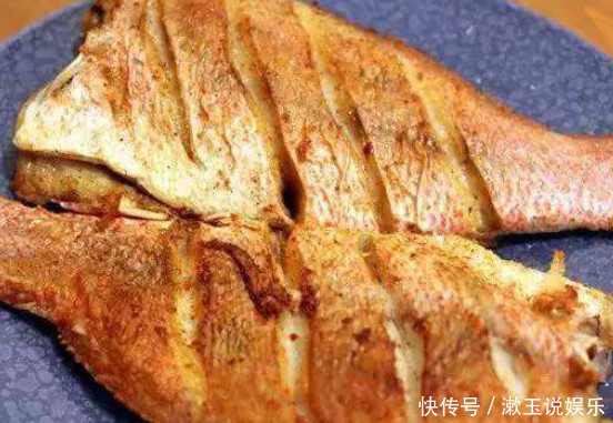 煎鱼|无论煎啥鱼，“最怕”先开火后倒油，学会这技巧，鱼肉金黄不破皮