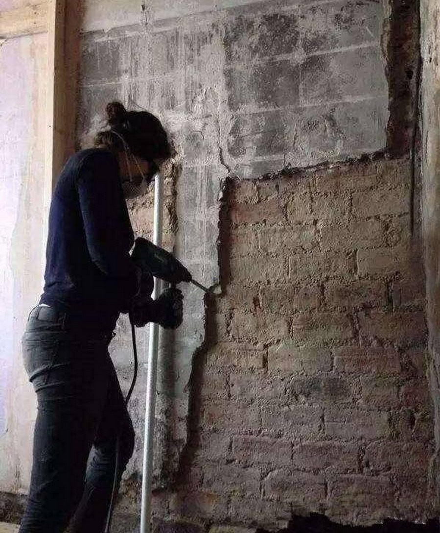 一线城市|买不起房,女子买下公共厕所,动手改装成豪宅,引网友热议