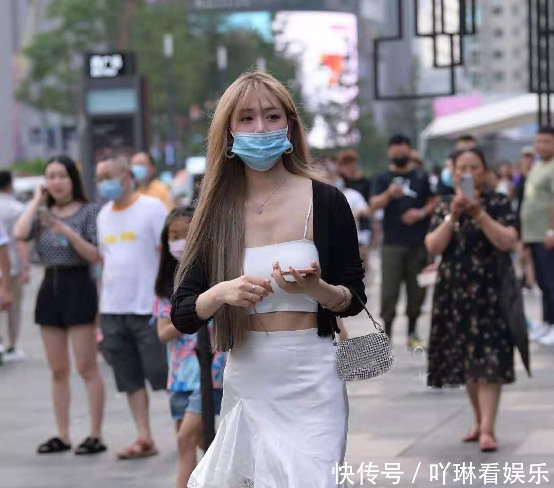 短打背心这么搭真气质!难怪很多小姐姐都在穿,轻松打造女神范儿