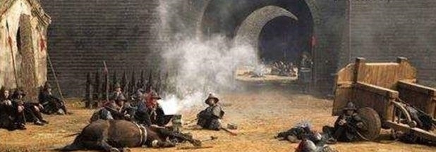 终究|一老头已七十高龄,却被皇帝凌迟,临死前流泪哭着说:终究逃不过呀!