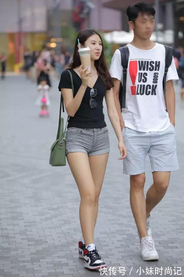 路人|街拍路人,清新又亮眼的时尚穿搭参考,让你美得让人嫉妒