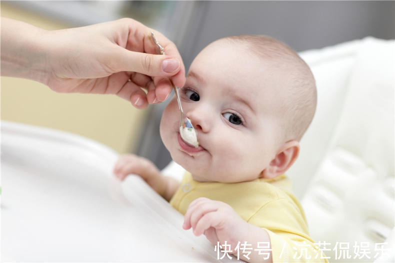 宝宝|别再喂一岁以内的宝宝吃这些!医生提醒一口都不行
