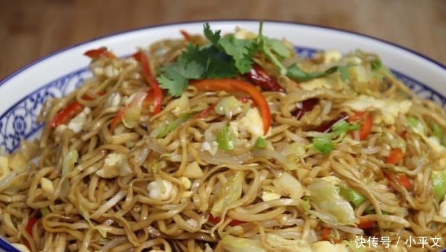 面条不要再水煮着吃了，换种做法，天天吃都不腻，比水煮好吃10倍