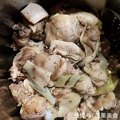 最让孩子停不下筷子的竟然是红烧鸡块焖面