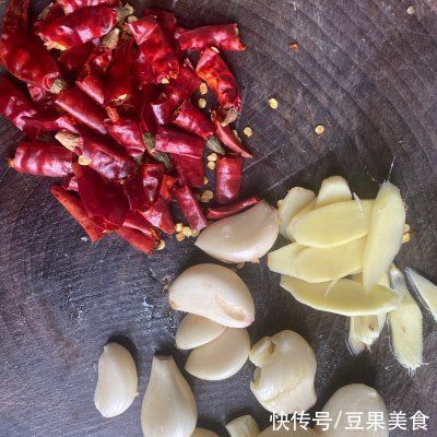 做法|你干锅猪头肉的正宗做法，简单几步，越吃越上瘾