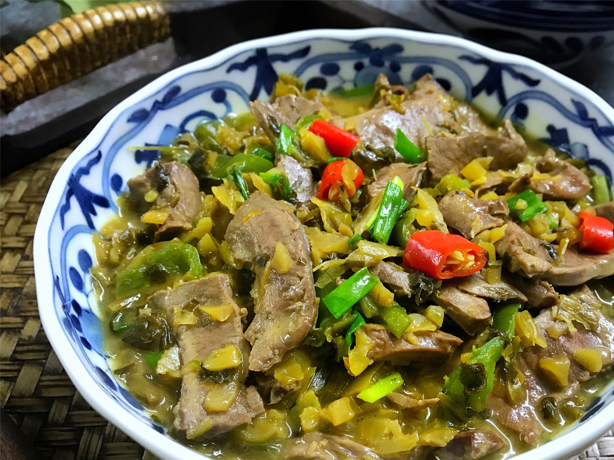 睡眠不好的人要多吃此菜，2分钟教你做，香辣开胃没腥味，超下饭