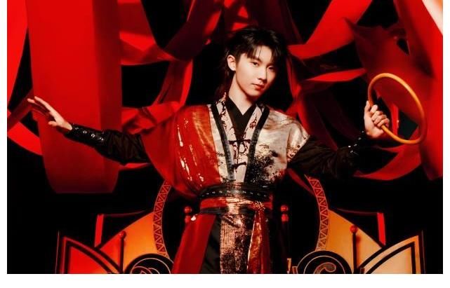 雙11晚會彩排路透：易烊千璽酷帥插兜，時代少年團變順毛乖小孩