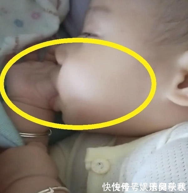 小婴儿|妈妈不让宝宝吃手指,“戏精”宝宝学会这一招,妈妈笑出声来