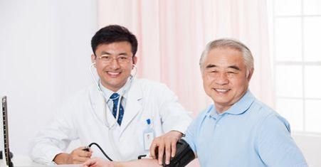 服用降压药|医生坦言：高血压除了吃药，2件事要专心做，否则血压很难降下来