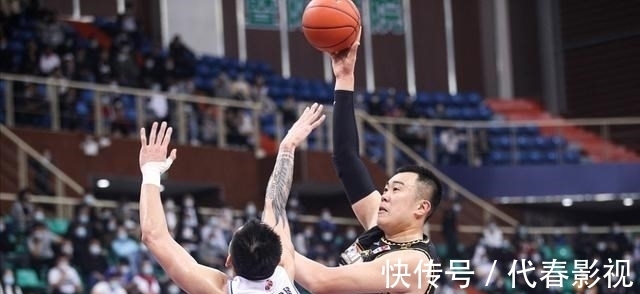 陶汉林|CBA山东负辽宁,球迷揪出致命短板:900万养了个爷,球队从此废了