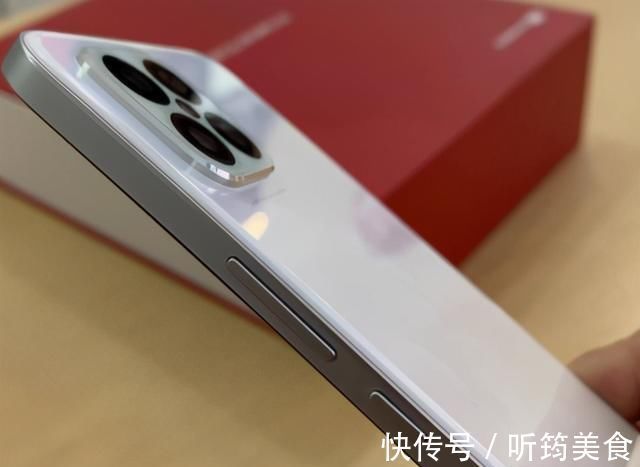 se|华为又发布新机，外观和iPhone12一模一样，库克也很无奈