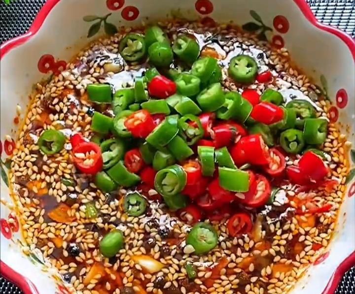 春天吃鸡,最爱的做法,麻辣鲜香,越吃越香,孩子们好喜欢