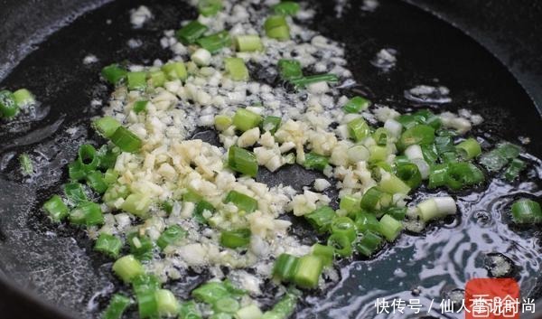 它和金针菇是“黄金搭档”,天冷焖一锅,吃到汤汁都不剩