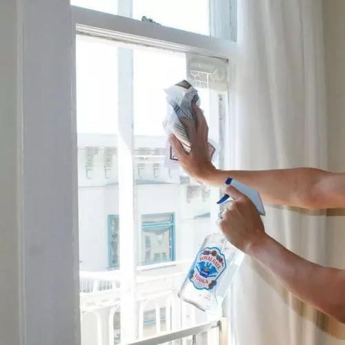 家里的窗户用它擦一擦，光亮如新，再也不沾灰！