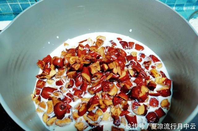 6个鸡蛋1碗红枣,轻松做出家人爱吃的枣糕,香甜绵软,一次成功