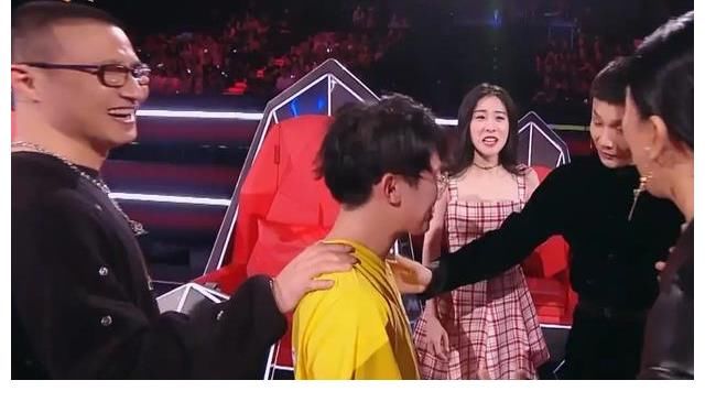 周深|请忍住“殴打”这位53岁天后的冲动