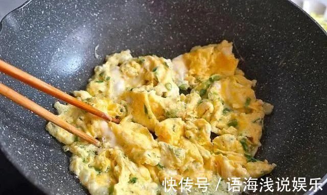 黄色|金针菇的清炒吃法,搭配鸡蛋,鲜上加鲜