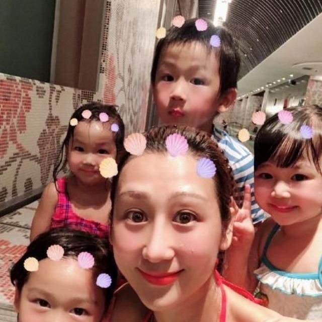 刷牙|五年连生四胎还不坐月子,如今感觉老了20岁,比大16岁丈夫还显老