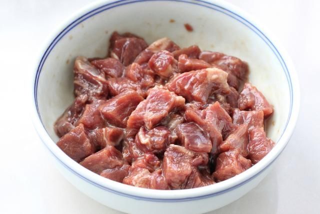 强身健体|牛肉和年糕是最佳搭档，一个鲜嫩一个软糯，营养丰富好吃到舔盘底