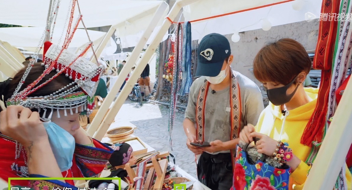 真人秀变作秀|农村集市还能用代金券奚梦瑶摆地摊被吐槽太假,真人秀变作秀