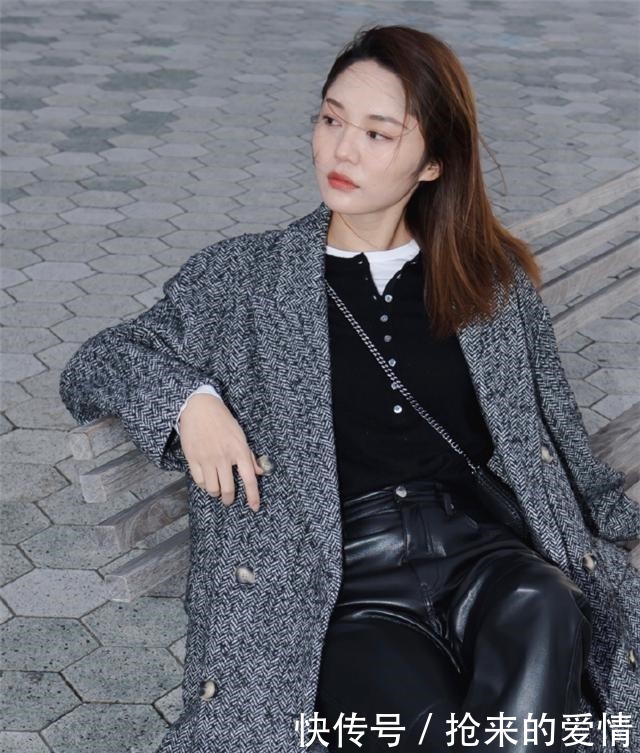 搭配|秋冬穿大衣怕冷今年流行这样来“叠穿”,时髦保暖,很适合过冬
