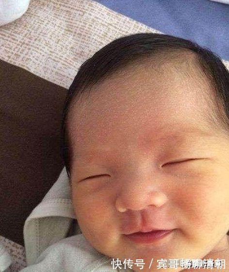 周公|宝宝睡觉的时候为什么爱偷笑,你知道宝宝在笑什么吗?