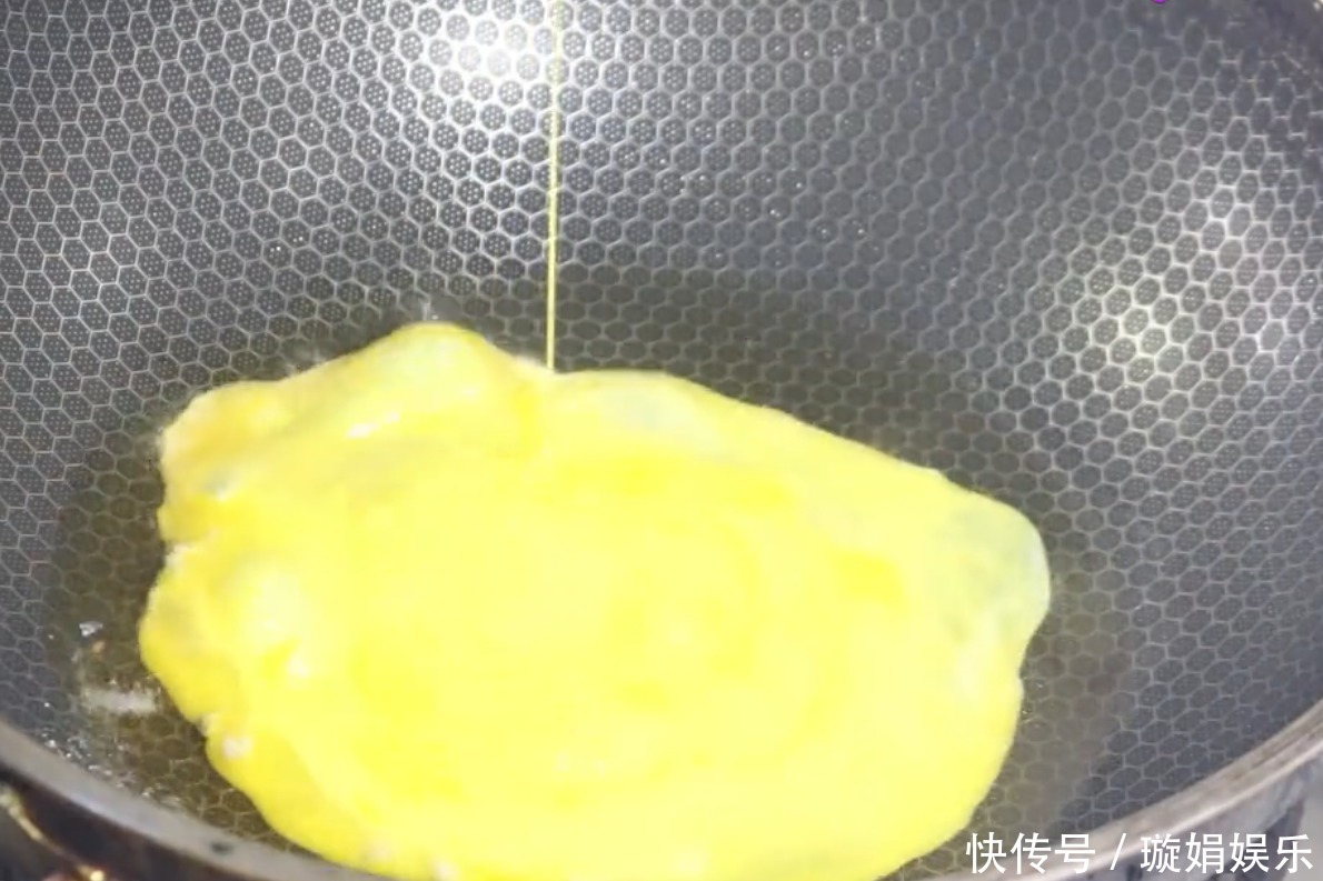 半颗白菜1把面条,简单一做,香辣美味,面条吸收汤汁,超好吃