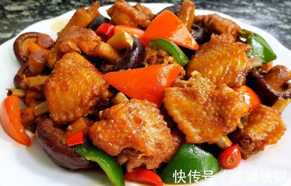 营养均衡|鸡肉不能吃了专家指出吃鸡更易患以下三种疾病,你还敢不敢吃