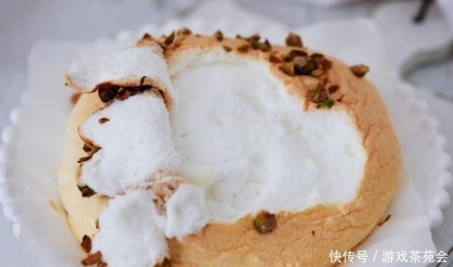 这个蛋糕不用面粉,只用蛋清就能做,入口即化,简单零失败!