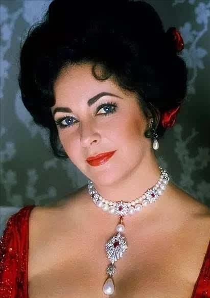 珠宝|当人类邂逅美丽的珍珠,它耀眼的存在,引发背后无数个传奇的故事