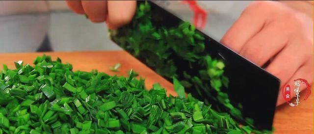 早餐别出去买了,教你懒人韭菜饼,不发面不揉面,天天吃都不腻