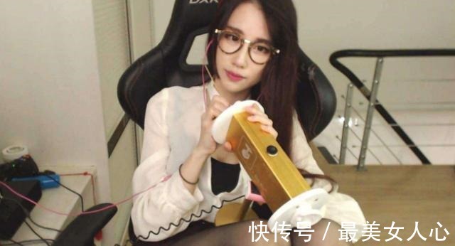 职责|轩子巨2兔直播练瑜伽秀身材,超管忘了职责,网友直呼违规了!