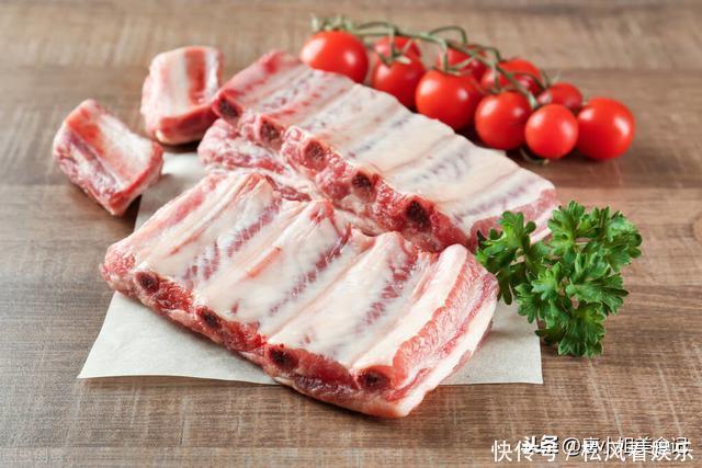 市场上冷冻排骨从哪里来?有没有营养?卖那么便宜,你会买吗?