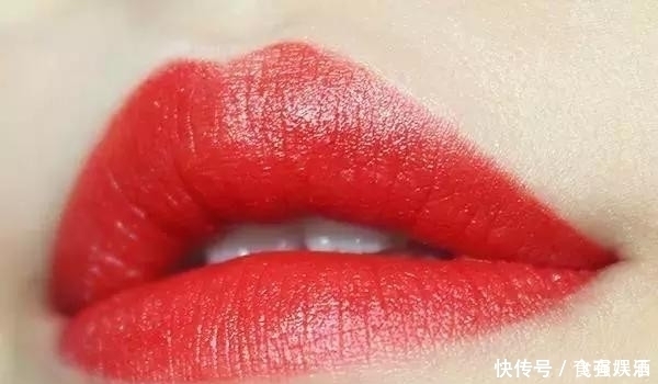 弄清楚|你适合涂口红还是涂唇釉?弄清楚3件事,可能你就明白了