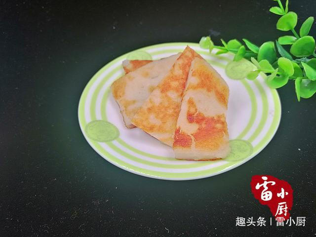 这饼又香又糯,在锅边就吃掉3个,比南瓜饼好吃太多!