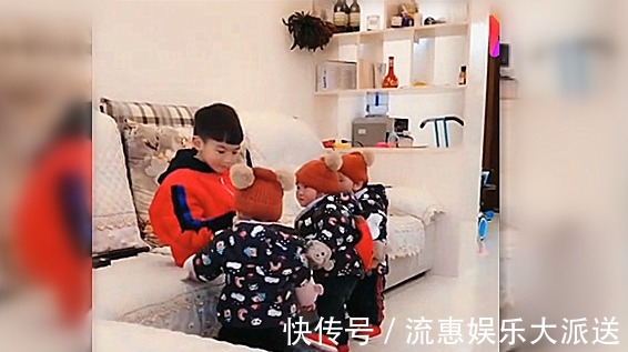 三胞胎|自从二胎有了三个妹妹,8岁的哥哥吃东西就变成如此,笑喷