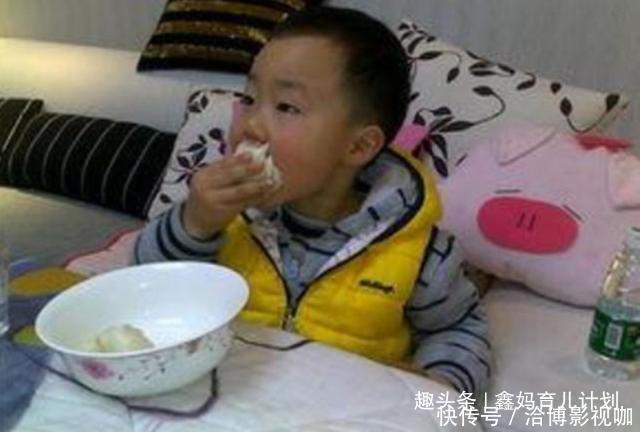 孩子|孩子吃饭时有3种表现,长大后大多没出息,每一种都令人反感