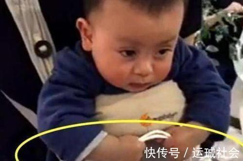 爸爸|太可爱啦, 2岁宝宝帮妈妈提袋子, 哪怕再困也不能放开手里的重任