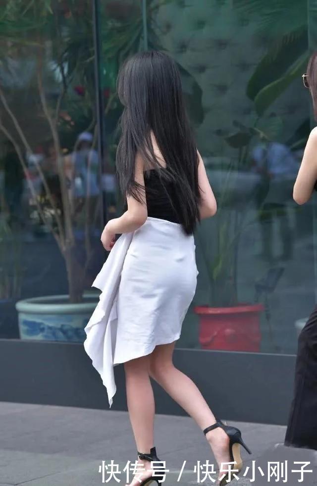 精致有型的黑白配美女,高跟鞋让女生又爱又恨啊