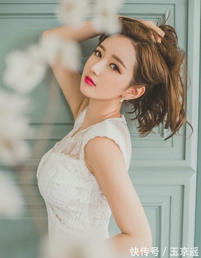 穿搭 连衣裙的穿搭带来骨感美,穿出淑女气质,充满时尚女神范