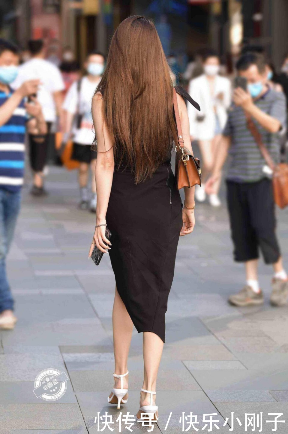 连衣裙|时髦美丽的连衣裙穿搭尽显青春姿态,穿出时尚风采,精致生动