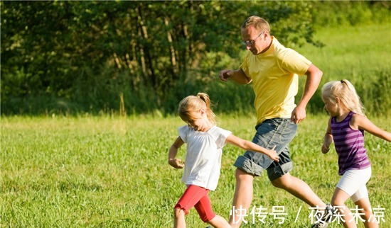 情商|孩子发脾气时,父母的第一句话很重要,情商高的父母是这样说的