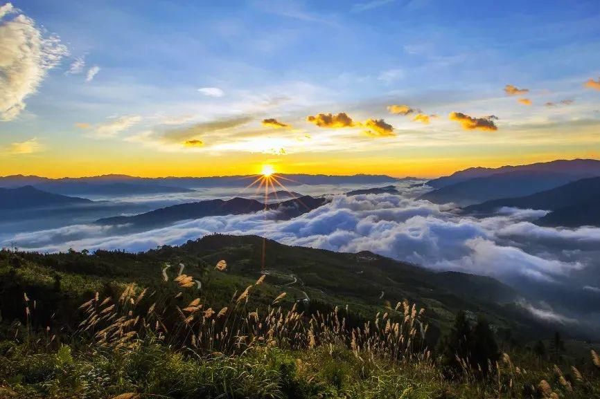 北回归线上的绿色明珠——大围山