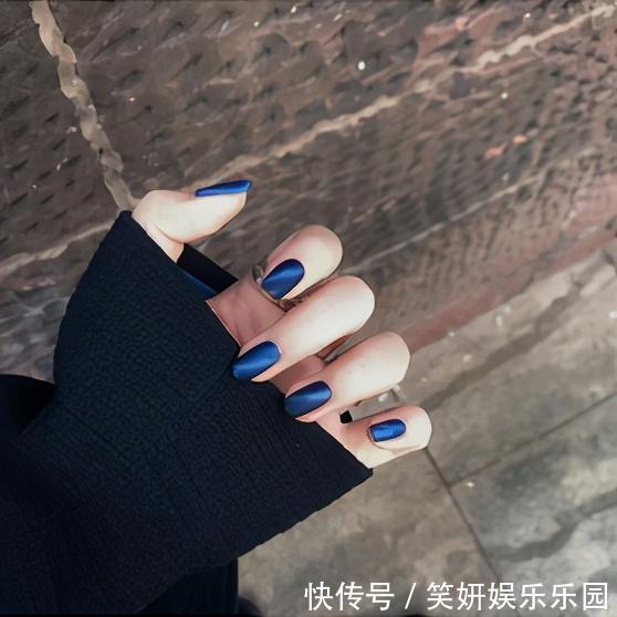 磨砂|2021年第1波美甲快安排上,这款磨砂猫眼我爱了,显白又高级