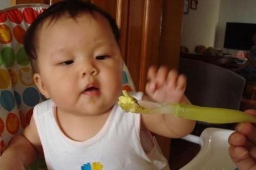医生|医生:宝宝不满2岁,3种辅食不要碰,容易伤脾胃、发育慢